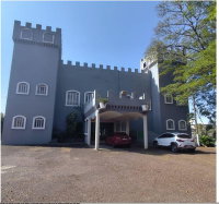 Clube com 19.638,96m², 2.314m² construídos, 2 piscinas, 2 campos de futebol