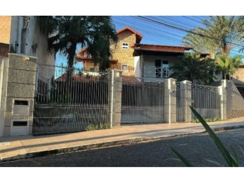 Casa ocupada com 397,18 m² construídos