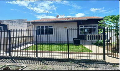 Casa com 223m² ocupada em Curitiba