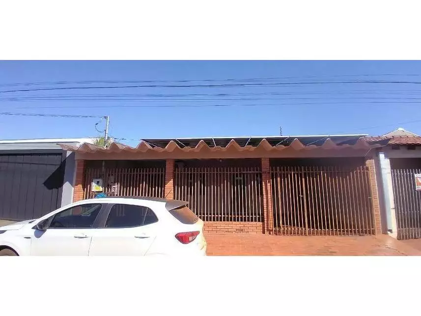 Casa com 161m² construídos, ocupada