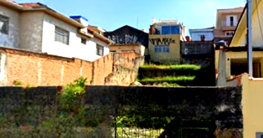 Casa + Terreno com 300m², 3 quartos, 2 banheiros, ocupado