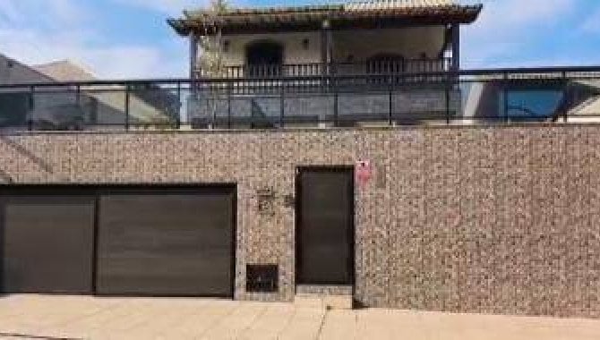 Casa com 3 quartos, 3 banheiros e 1 vaga de garagem