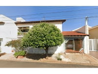 Casa ocupada com 195,60m² construídos