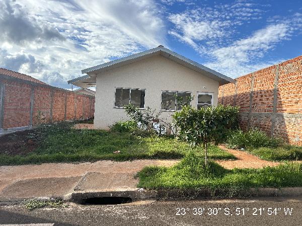 Casa com 2 Quartos e Área Privativa em Loteamento Residencial