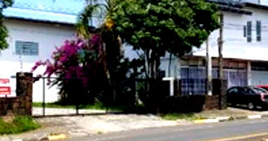 Terreno 719m² com área construída de 374m²