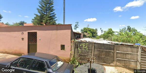 Casa com 2 quartos, garagem e área construída em terreno de 462m²