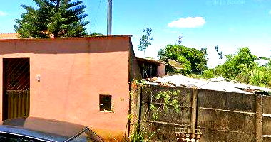 Casa com 2 quartos, garagem e área construída em terreno de 462m²
