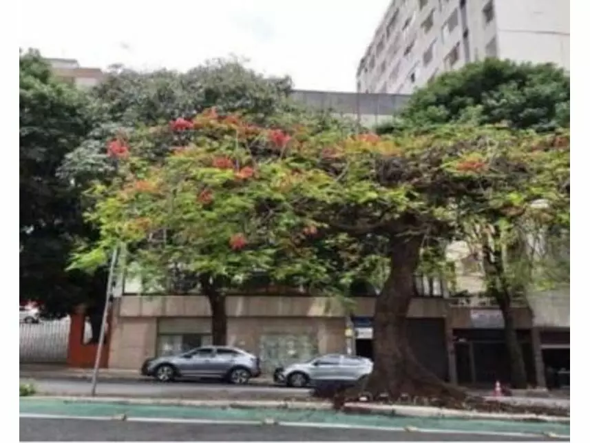 Ex-Agência com 555.80m² em Leilão -