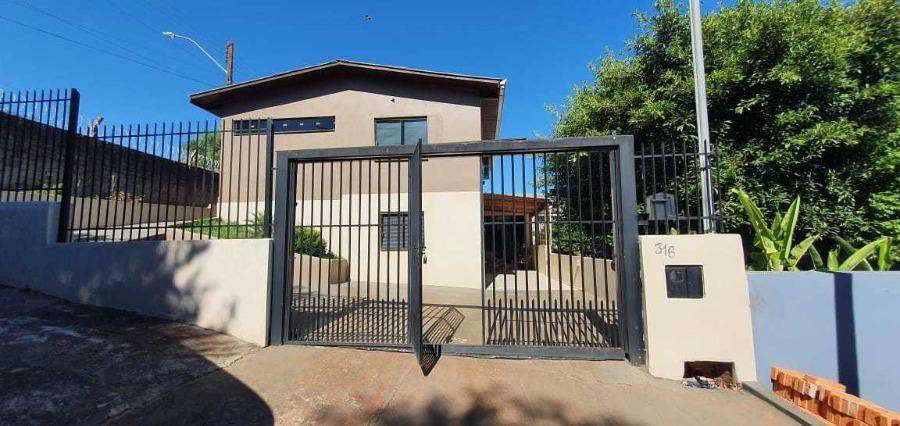 Casa com 3 quartos, 2 banheiros e 2 vagas, 172m² construída