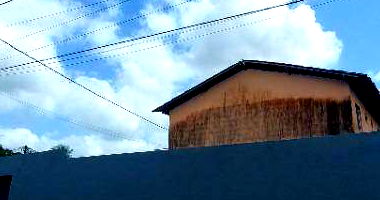 Casa ocupada com 60m² construída, ideal para moradia