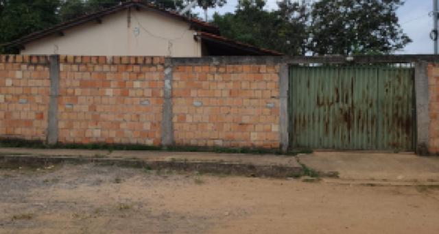 Casa com 2 quartos, ocupada, em condomínio residencial