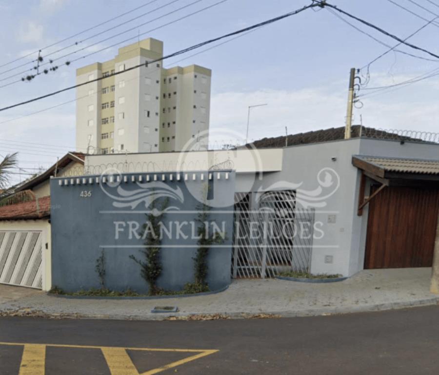 Imóvel comercial 248m² com 5 salas e 2 vagas em São Carlos
