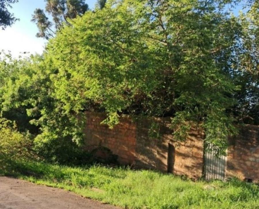 Terreno de 858m² no Jardim Floresta