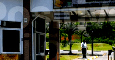 Casa em Condomínio Fechado com Amplo Terreno em Embu das Artes