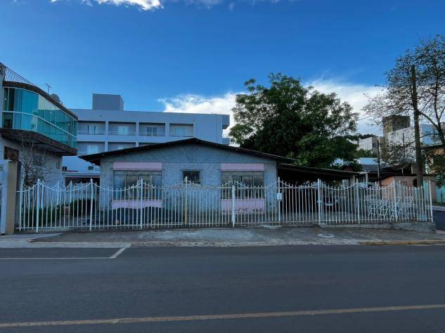 Casa Ocupada com 242m² de Área Construída em Campos Novos/SC
