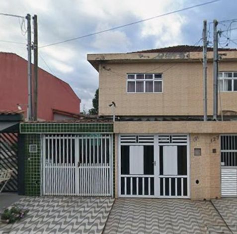Casa 85m² com vaga em São Vicente - SP
