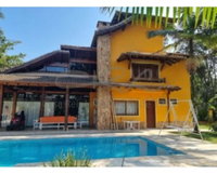 Casa de Alto Padrão com 4+ Quartos e 3+ Vagas - Ocupada