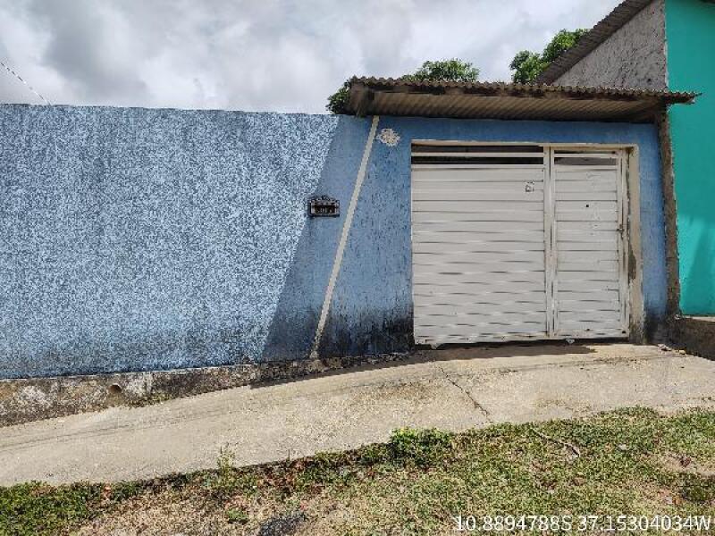 Casa com 2 quartos, 2 banheiros e 1 vaga de garagem