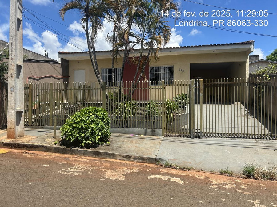 Casa com terreno de 324,50m², 3 quartos, 2 banheiros, desocupada