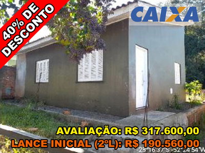 Casa com 2 quartos, 2 banheiros e 58 m²