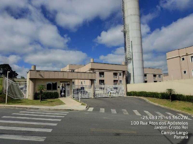 Apartamento com 2 quartos, varanda e 1 vaga de garagem
