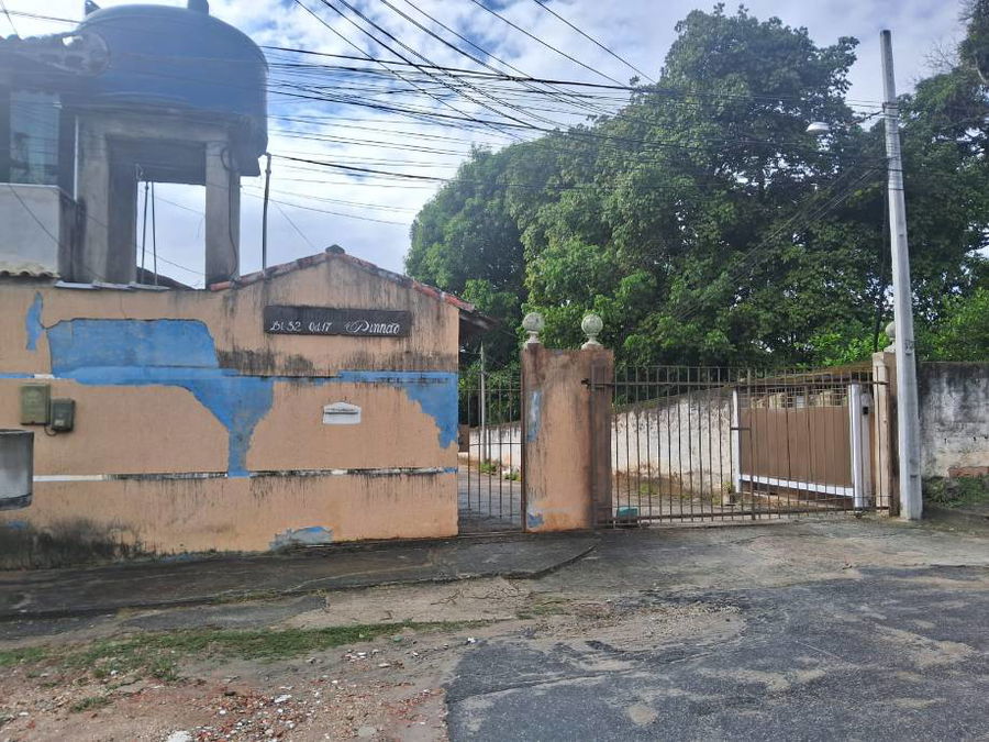 Casa ocupada com 110m² de área privativa e terreno