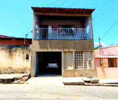 Casa ocupada com 263m² construída e 176m² de terreno