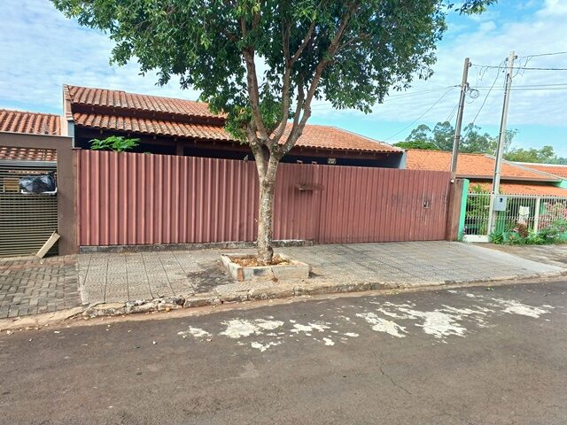 Casa em terreno de 214m² - Londrina/PR
