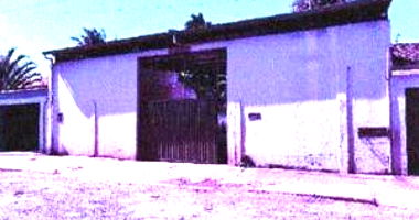 Galpão com galpão e banheiro, área total 420m², ocupado