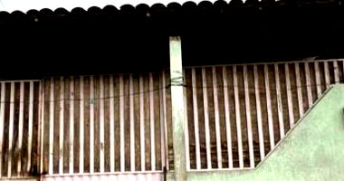 Casa residencial com 3 quartos, 2 banheiros, vaga para 1 carro, ocupada