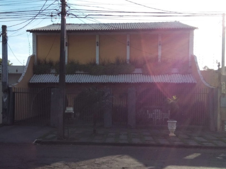 Casa ocupada com 464,25 m² construídos