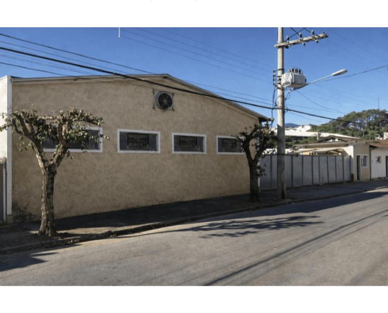 Prédio Comercial em Caconde - Rua Rui Barbosa, 155
