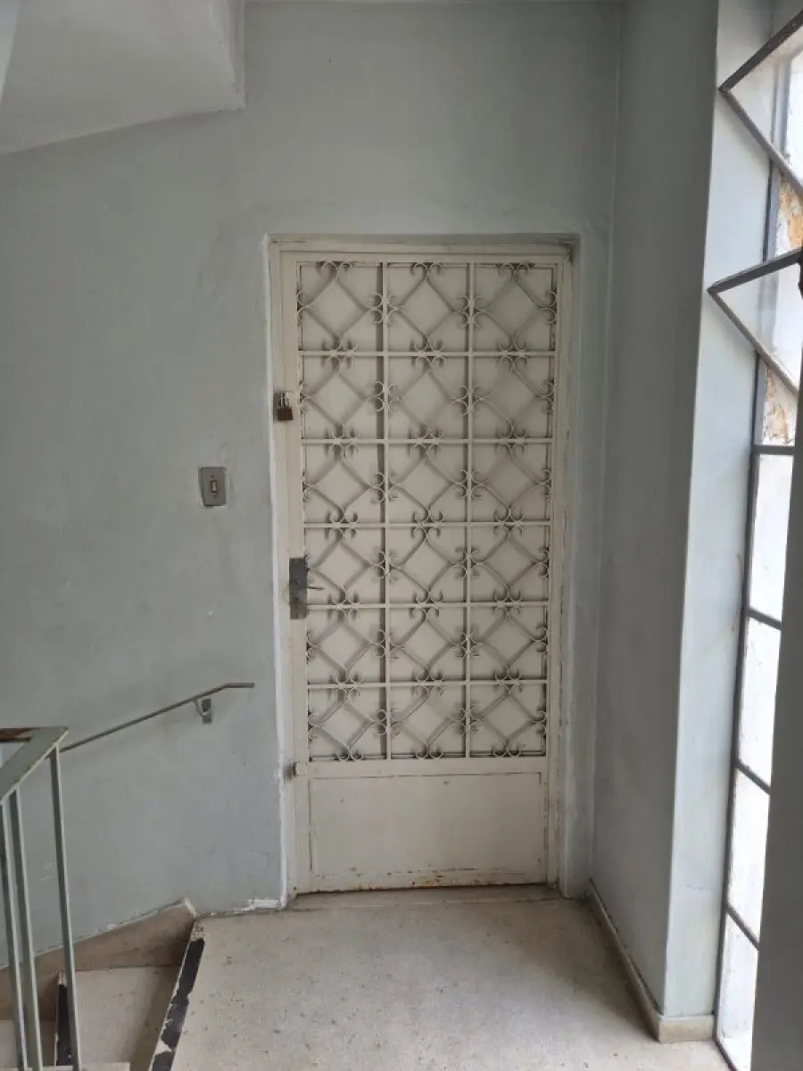 Apartamento com 2 dormitórios, 74,34m², bem iluminado e localizado em rua calma e arborizada