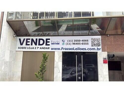 Salão comercial com 482,86m² de área construída