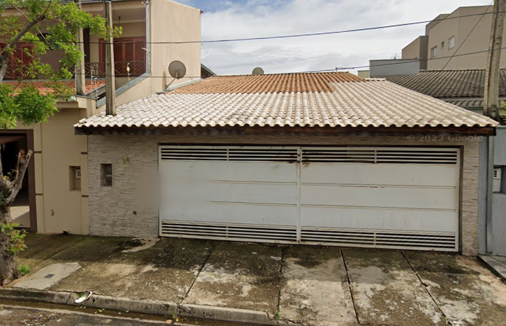 Casa com 2 vagas, 153m² construída em terreno de 200m²