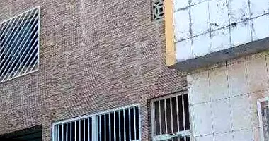 Casa padrão ocupada com 1 vaga e 282m² construída