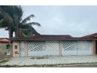 Casa em leilão com 4 quartos e 3 banheiros