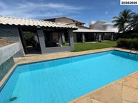 Casa com 5 suítes, piscina e área gourmet em condomínio à beira-mar