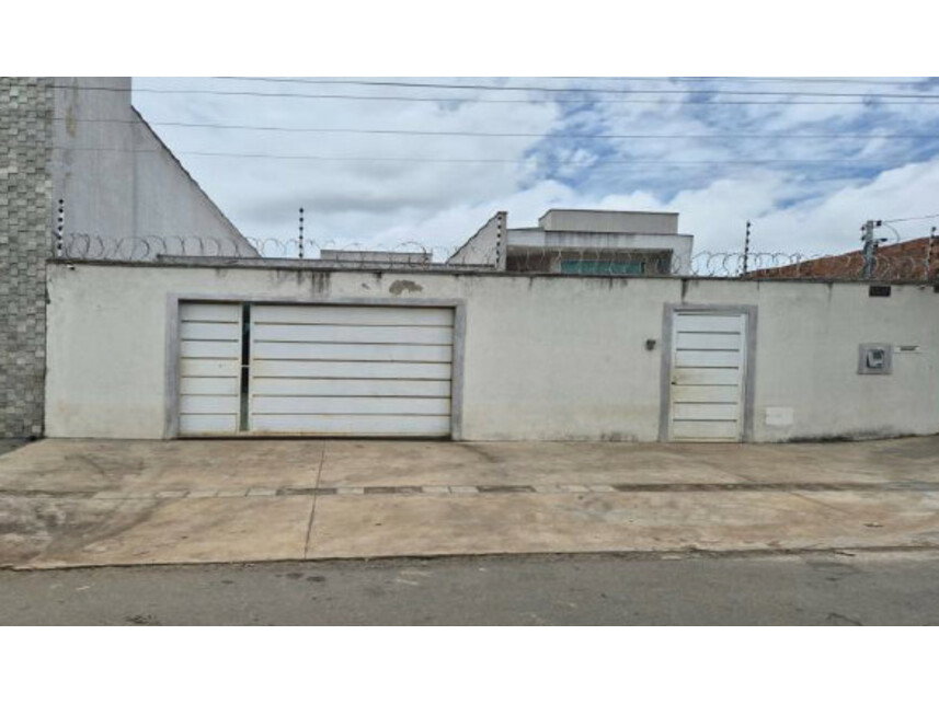 Casa com 3 quartos, 2 banheiros e 158,54m² construídos