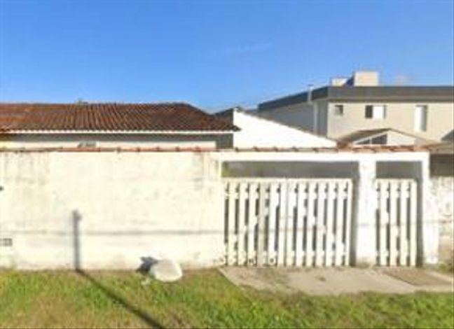 Casa com 2 quartos, 1 banheiro e 1 vaga de garagem