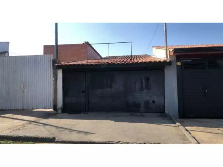 Casa com 1 vaga de garagem, 125m² de terreno e 117m² construída