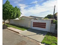 Casa ocupada com 3 quartos, 2 banheiros e 177 m² construídos