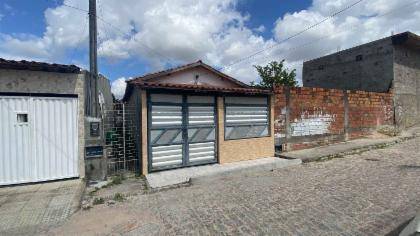 Casa com 2 quartos, 1 banheiro, 40m² construída, ocupada
