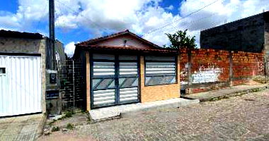 Casa com 2 quartos, 1 banheiro, 40m² construída, ocupada