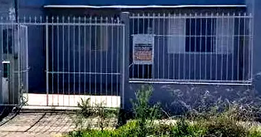 Casa padrão ocupada com 1 quarto, 1 banheiro e 37m² construída