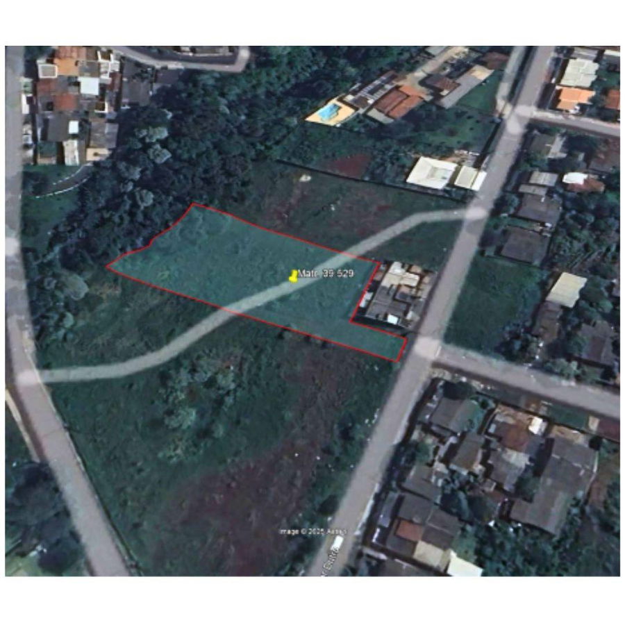 Terreno Urbano Desocupado com 2.639m², formato irregular e declive