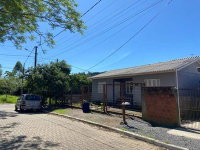 Casa com 1 quarto, 1 banheiro e 1 vaga de garagem, ocupada