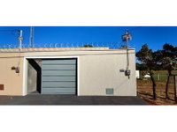 Casa em Leilão com 2 Vagas e 90m² Construída