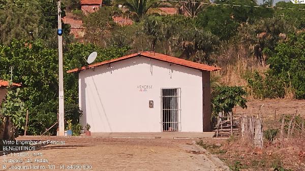 Casa com 2 quartos, 1 banheiro e 1 vaga de garagem