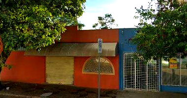 Casa com Salão Comercial em Garça - Oportunidade Única!